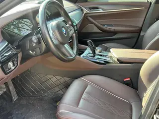 BMW 5 Series 2022 Segundo cambio 530Li Líder M Conjunto deportivo exterior foto 4