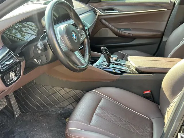 BMW 5 Series 2022 Segundo cambio 530Li Líder M Conjunto deportivo exterior foto 4