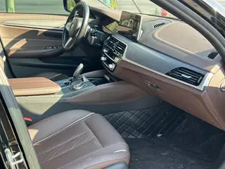 BMW 5 Series 2022 Segundo cambio 530Li Líder M Conjunto deportivo interior foto 6