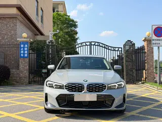 BMW 3 Series 2025 325i M Conjunto deportivo exterior foto 2