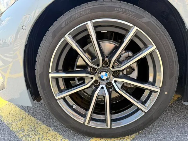 BMW 3 Series 2025 325i M Conjunto deportivo exterior foto 4
