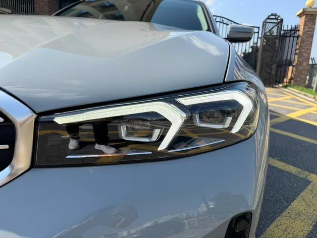 BMW 3 Series 2025 325i M Conjunto deportivo exterior foto 5