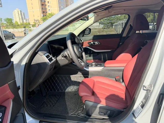 BMW 3 Series 2025 325i M Conjunto deportivo exterior foto 6