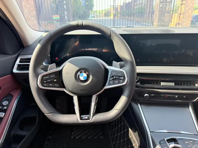 BMW 3 Series 2025 325i M Conjunto deportivo exterior foto 8