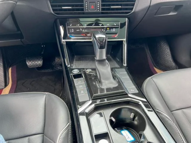 Volkswagen Passat 2023 Reforma 330TSI Versión de élite interior foto 10