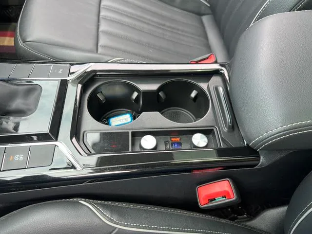 Volkswagen Passat 2023 Reforma 330TSI Versión de élite interior foto 11