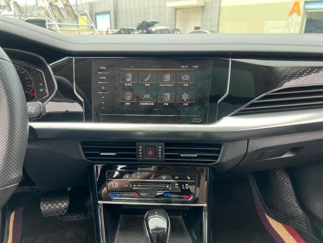 Volkswagen Passat 2023 Reforma 330TSI Versión de élite interior foto 13