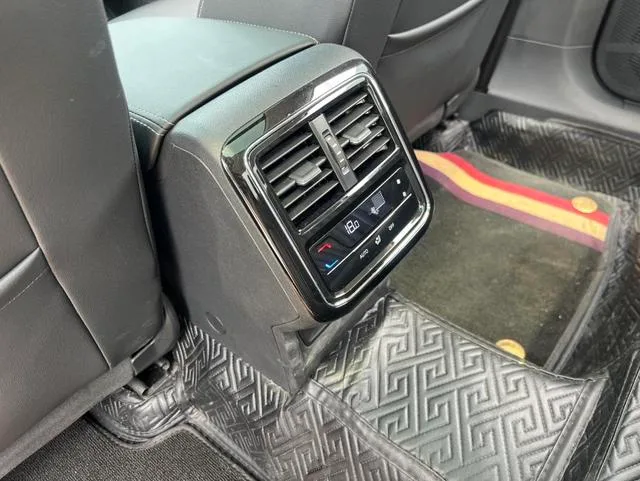 Volkswagen Passat 2023 Reforma 330TSI Versión de élite interior foto 15