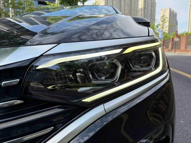 Volkswagen Passat 2024 380TSI Edición de lujo exterior foto 3