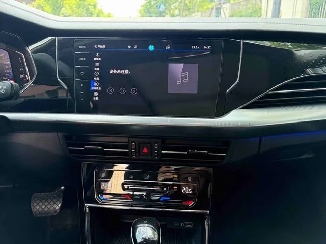 Volkswagen Passat 2024 380TSI Edición de lujo interior foto 10