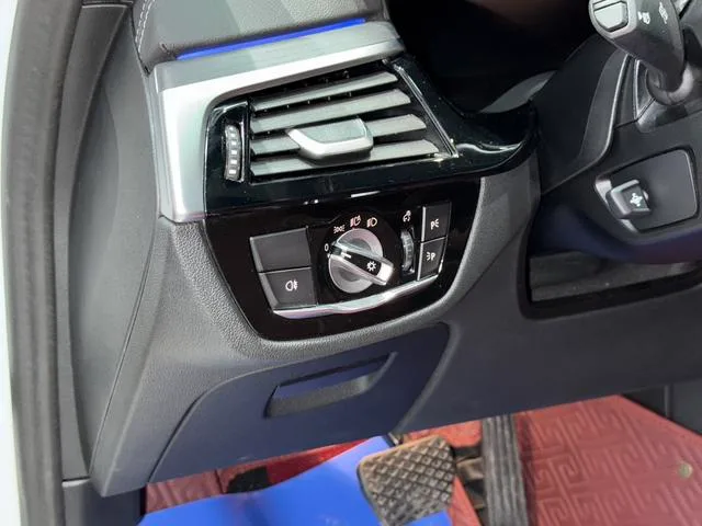 BMW 5 Series 2022 Three changes 530Li Premium Class M Sports suit interior photo 14 BMW 5 Series 2022 Three changes 530Li Premium Class M Sports suit interior photo 14
