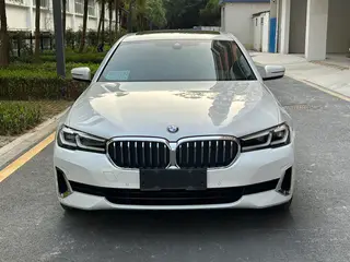 BMW 5 Series 2021 Reforma 530Li Líder Traje de lujo exterior foto 2