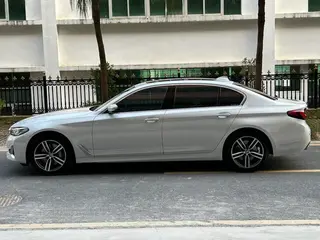 BMW 5 Series 2021 Reforma 530Li Líder Traje de lujo exterior foto 4