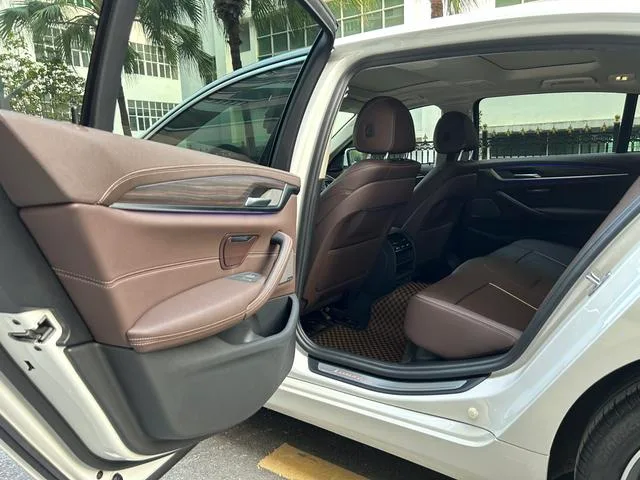 BMW 5 Series 2021 Reforma 530Li Líder Traje de lujo interior foto 11