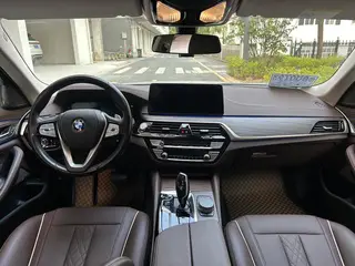 BMW 5 Series 2021 Reforma 530Li Líder Traje de lujo interior foto 13