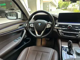 BMW 5 Series 2021 Reforma 530Li Líder Traje de lujo interior foto 14