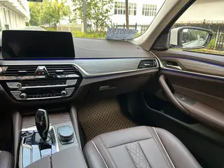 BMW 5 Series 2021 Reforma 530Li Líder Traje de lujo interior foto 15