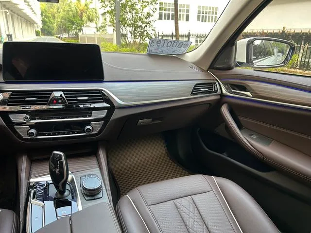 BMW 5 Series 2021 Reforma 530Li Líder Traje de lujo interior foto 15