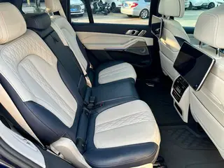 BMW X7 2021 xDrive40i Type administratif M Ensemble de sport intérieur photo 12 BMW X7 2021 xDrive40i Type administratif M Ensemble de sport intérieur photo 12