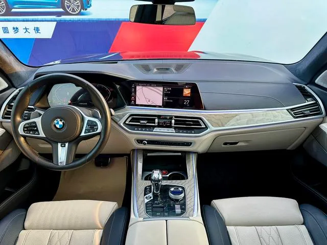 BMW X7 2021 xDrive40i Type administratif M Ensemble de sport intérieur photo 16 BMW X7 2021 xDrive40i Type administratif M Ensemble de sport intérieur photo 16
