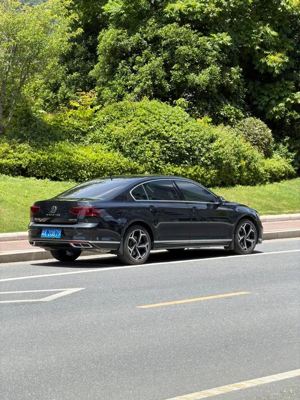 Volkswagen Magotan 2023 200 Edición conmemorativa de 10,000 vehículos 330TSI DSG Líder exterior foto 2 Volkswagen Magotan 2023 200 Edición conmemorativa de 10,000 vehículos 330TSI DSG Líder exterior foto 2