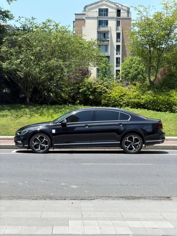 Volkswagen Magotan 2023 200 Edición conmemorativa de 10,000 vehículos 330TSI DSG Líder exterior foto 3 Volkswagen Magotan 2023 200 Edición conmemorativa de 10,000 vehículos 330TSI DSG Líder exterior foto 3