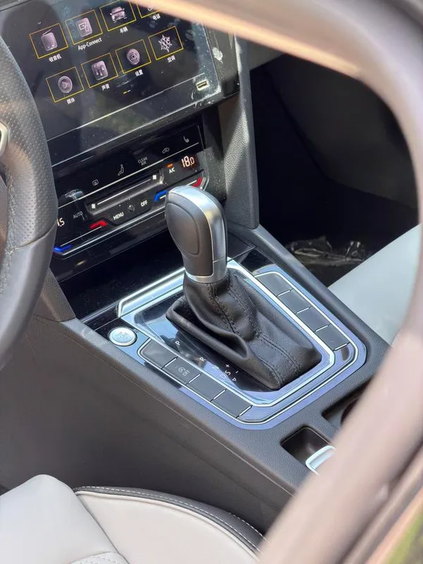 Volkswagen Magotan 2023 200 Edición conmemorativa de 10,000 vehículos 330TSI DSG Líder interior foto 11 Volkswagen Magotan 2023 200 Edición conmemorativa de 10,000 vehículos 330TSI DSG Líder interior foto 11