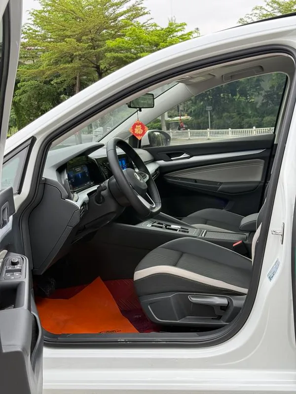 Volkswagen Golf 2021 280TSI DSG 30 Edición de aniversario interior foto 12