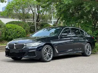 BMW 5 Series 2023 530Li Leading Type M Sports suit exterior photo 1