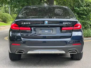 BMW 5 Series 2023 530Li Leading Type M Sports suit exterior photo 3