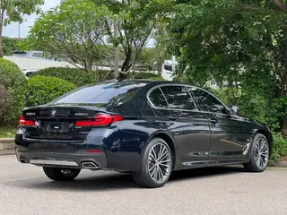 BMW 5 Series 2023 530Li Leading Type M Sports suit exterior photo 4