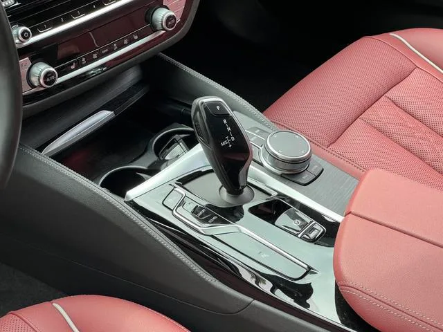 BMW 5 Series 2023 530Li Leading Type M Sports suit interior photo 14