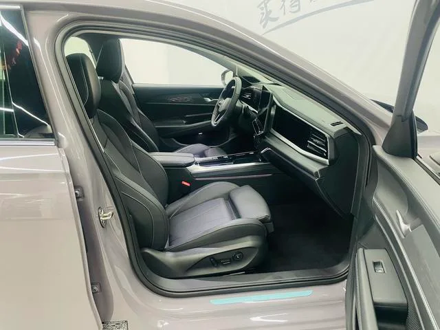 Volkswagen Passat 2025 Pro 380TSI Long Zun Edition interior photo 13 Volkswagen Passat 2025 Pro 380TSI Long Zun Edition interior photo 13