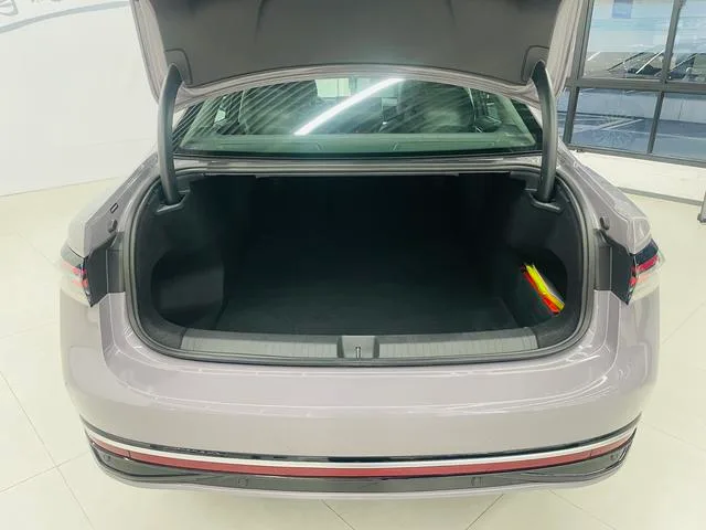 Volkswagen Passat 2025 Pro 380TSI Long Zun Edition interior photo 18 Volkswagen Passat 2025 Pro 380TSI Long Zun Edition interior photo 18