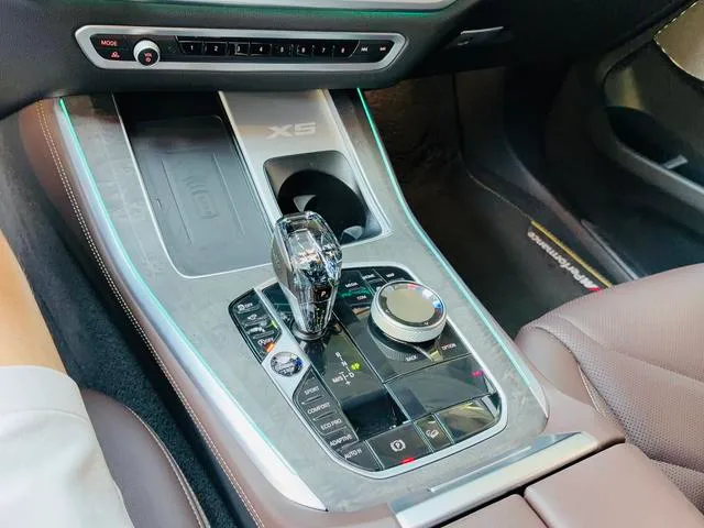 BMW X5 2022 Restyling xDrive 30Li Premium Class M Sports suit interior photo 11 BMW X5 2022 Restyling xDrive 30Li Premium Class M Sports suit interior photo 11