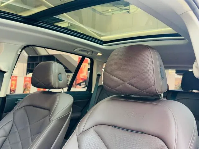 BMW X5 2022 Restyling xDrive 30Li Premium Class M Sports suit interior photo 15 BMW X5 2022 Restyling xDrive 30Li Premium Class M Sports suit interior photo 15