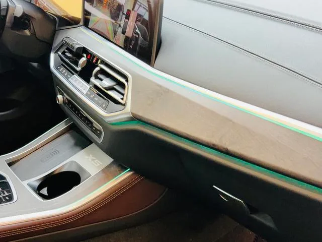 BMW X5 2022 Restyling xDrive 30Li Premium Class M Sports suit interior photo 18 BMW X5 2022 Restyling xDrive 30Li Premium Class M Sports suit interior photo 18