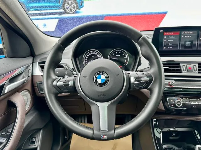 BMW X2 2022 sDrive25i M Conjunto deportivo interior foto 14 BMW X2 2022 sDrive25i M Conjunto deportivo interior foto 14