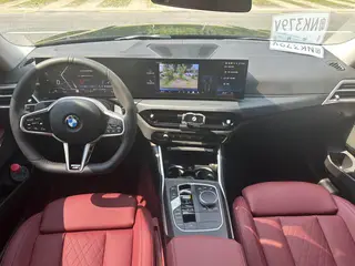 BMW 3 Series 2025 325Li M Conjunto deportivo interior foto 12 BMW 3 Series 2025 325Li M Conjunto deportivo interior foto 12