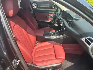 BMW 3 Series 2025 325Li M Conjunto deportivo interior foto 16 BMW 3 Series 2025 325Li M Conjunto deportivo interior foto 16