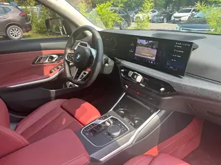 BMW 3 Series 2025 325Li M Conjunto deportivo interior foto 17 BMW 3 Series 2025 325Li M Conjunto deportivo interior foto 17