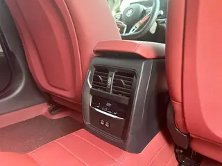 BMW 3 Series 2025 325Li M Conjunto deportivo interior foto 20 BMW 3 Series 2025 325Li M Conjunto deportivo interior foto 20