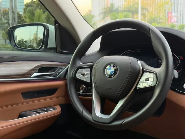 BMW 6 Series GT 2021 630i Set de diseño de lujo interior foto 10