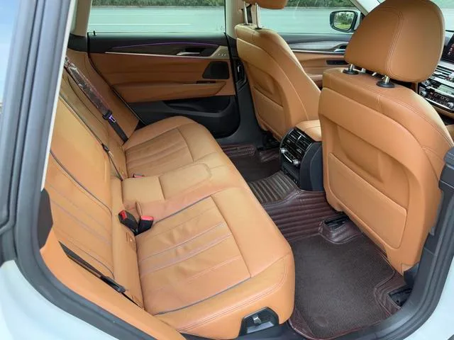 BMW 6 Series GT 2021 630i Set de diseño de lujo interior foto 14