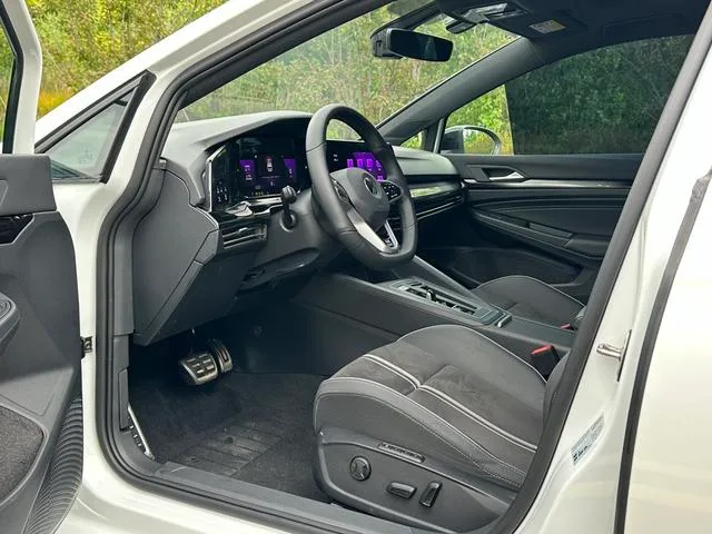 Volkswagen Golf 2023 280TSI DSG R-Line Lite interior photo 9 Volkswagen Golf 2023 280TSI DSG R-Line Lite interior photo 9