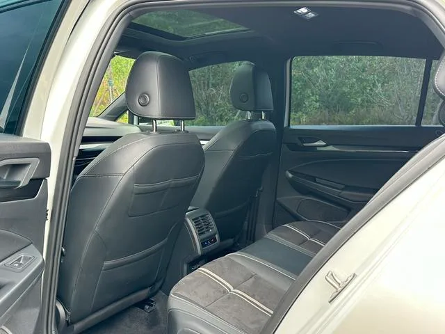 Volkswagen Golf 2023 280TSI DSG R-Line Lite interior photo 10 Volkswagen Golf 2023 280TSI DSG R-Line Lite interior photo 10