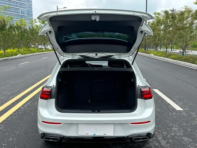 Volkswagen Golf 2023 280TSI DSG R-Line Lite interior photo 13 Volkswagen Golf 2023 280TSI DSG R-Line Lite interior photo 13