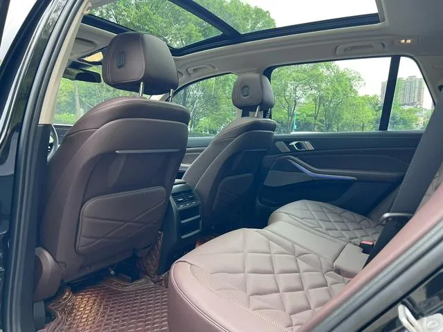 BMW X5 2022 xDrive 30Li Премиум-класса M Спортивный костюм интерьер фото 6 BMW X5 2022 xDrive 30Li Премиум-класса M Спортивный костюм интерьер фото 6