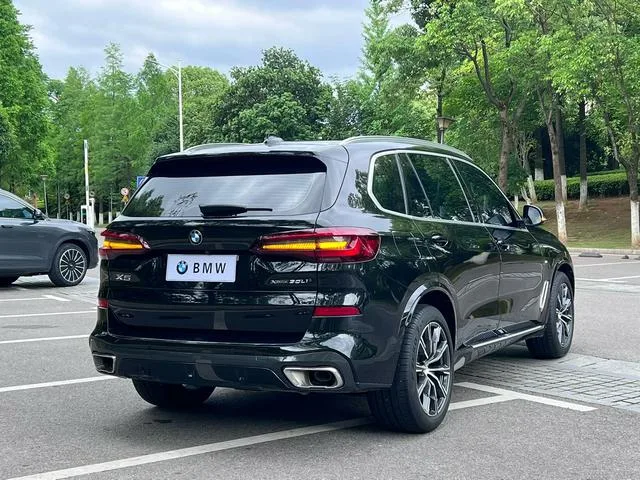 BMW X5 2022 xDrive 30Li Премиум-класса M Спортивный костюм интерьер фото 7 BMW X5 2022 xDrive 30Li Премиум-класса M Спортивный костюм интерьер фото 7