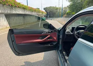 BMW 4 Series 2024 425i M Conjunto deportivo interior foto 13 BMW 4 Series 2024 425i M Conjunto deportivo interior foto 13